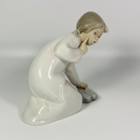 Retired VTG Lladro’ Little Girl With Slippers Porcelain Figurine Made 1977 -1984 - Picture 2 of 7